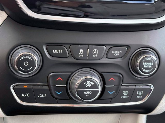 Certified 2022 Jeep Cherokee Limited AWD/4WD image 28
