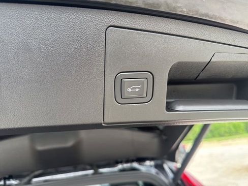 Used 2025 Cadillac XT4 Premium Luxury FWD image 22