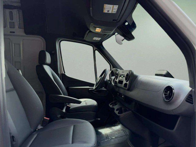 Used 2025 Mercedes-Benz Sprinter 2500 image 20