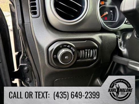 Used 2022 Jeep Wrangler Unlimited Sahara w/ LED Lighting Group AWD/4WD image 16