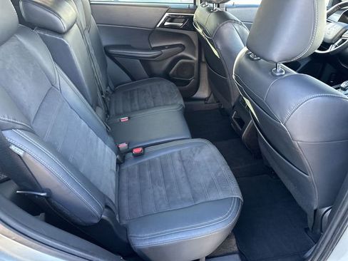 Used 2023 Mitsubishi Outlander SE FWD image 30