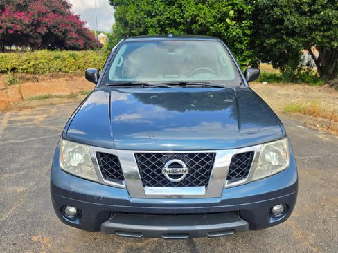 Used 2013 Nissan Frontier SV w/ SV Value Truck Pkg AWD/4WD image 2