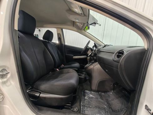 Used 2014 MAZDA MAZDA2 Sport FWD image 21