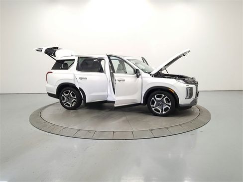 Used 2024 Hyundai Palisade Limited image 16