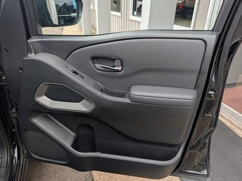 Used 2022 Nissan Frontier SV AWD/4WD image 22