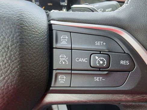 New 2025 Jeep Grand Cherokee L Limited w/ Luxury Tech Group II image 30