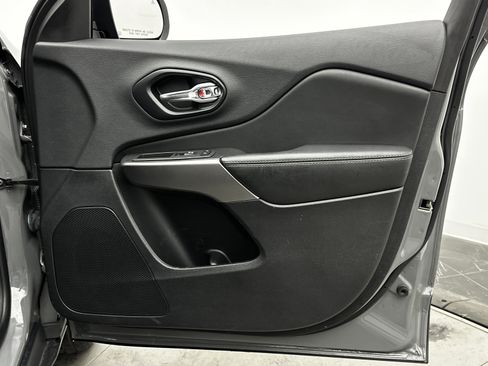 Used 2022 Jeep Cherokee Latitude Lux w/ Sun & Sound Group image 37