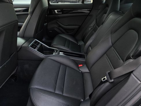 Used 2020 Porsche Panamera RWD image 12