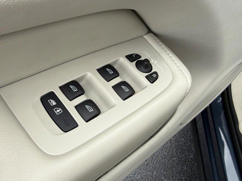 Used 2022 Volvo XC60 B5 Inscription w/ Advanced Package FWD image 16