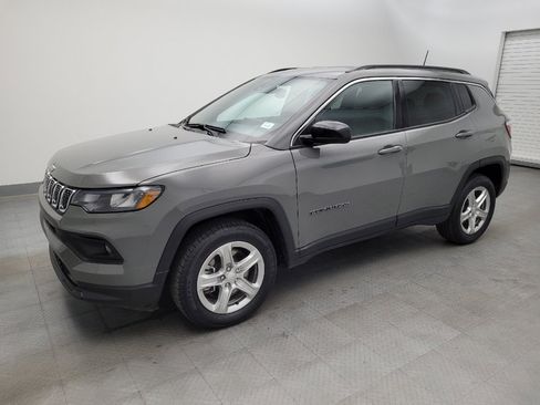 Used 2024 Jeep Compass Latitude image 2