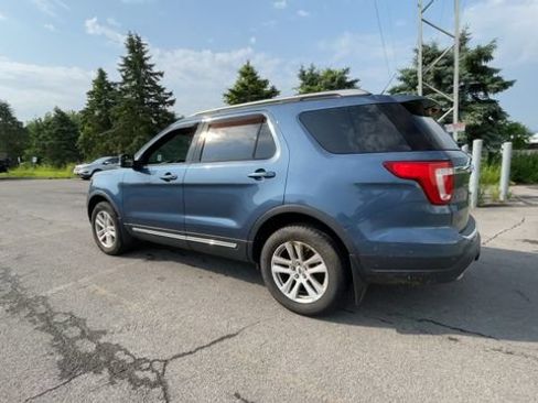Used 2018 Ford Explorer XLT w/ Equipment Group 202A AWD/4WD image 7