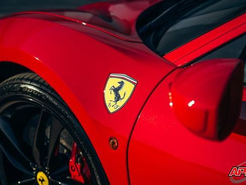 Used 2018 Ferrari 488 GTB image 34