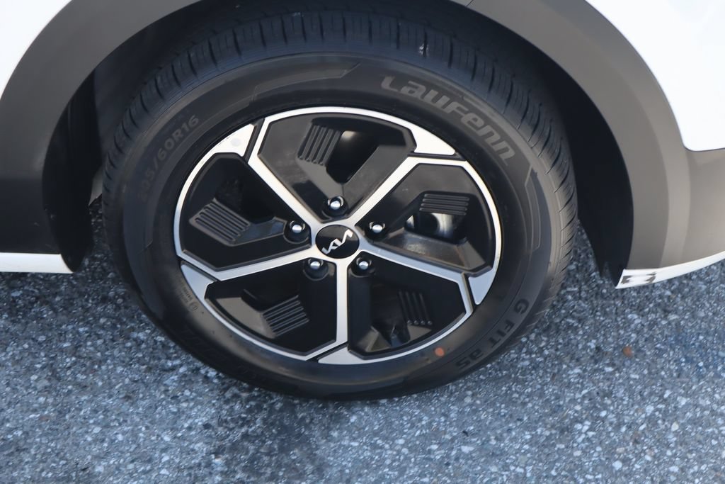 Used 2023 Kia Niro EX FWD image 10