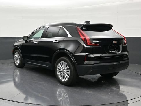 Certified 2024 Cadillac XT4 Luxury w/ Cold Weather Package FWD image 3