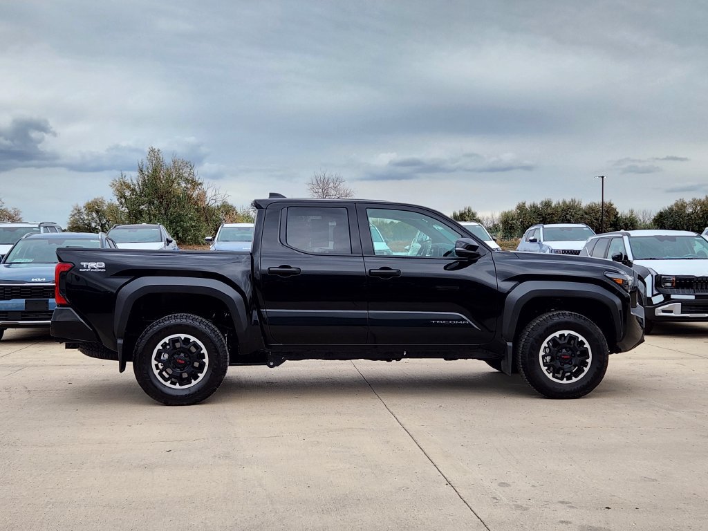 Used 2026 Toyota Tacoma TRD Off-Road w/ TRD Off Road Upgrade Package AWD/4WD image 4