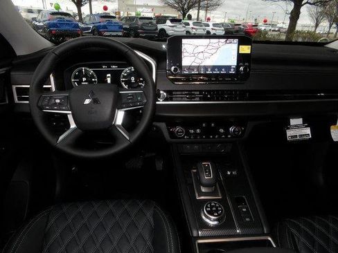 New 2025 Mitsubishi Outlander SEL image 15