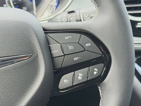 New 2026 Chrysler Pacifica Limited w/ S Appearance Package AWD/4WD image 14