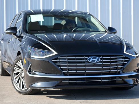 Used 2022 Hyundai Sonata Limited w/ Cargo Package image 2