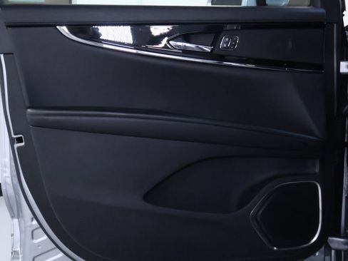 Used 2023 Lincoln Nautilus AWD w/ Premium Package image 11