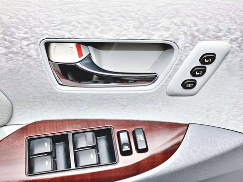 Used 2011 Toyota Sienna Limited image 9