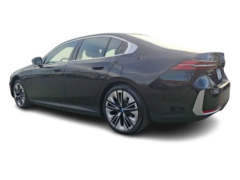 Used 2024 BMW i5 eDrive40i w/ Premium Package RWD image 4