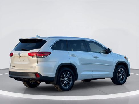 Used 2017 Toyota Highlander XLE AWD/4WD image 4