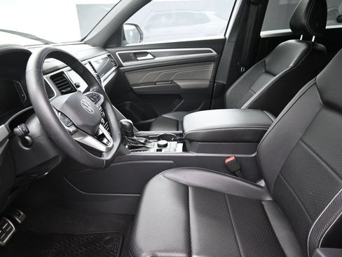 Used 2023 Volkswagen Atlas Cross Sport SEL R-Line AWD/4WD image 9