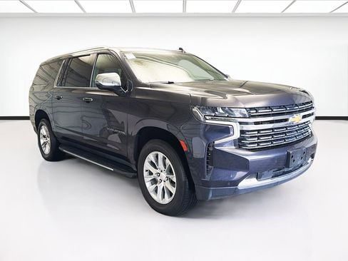 Used 2023 Chevrolet Suburban Premier image 3