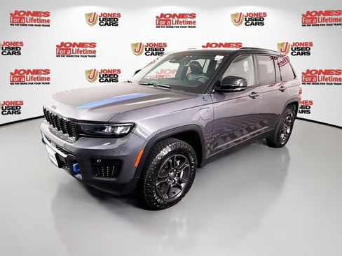 Used 2024 Jeep Grand Cherokee Trailhawk w/ Luxury Tech Group III AWD/4WD image 14