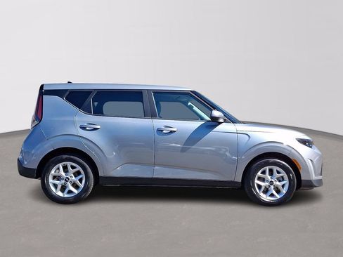 Certified 2025 Kia Soul LX w/ LX Technology Package FWD image 7