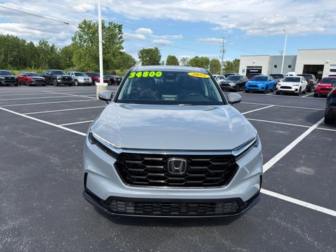 Used 2025 Honda CR-V EX-L image 9