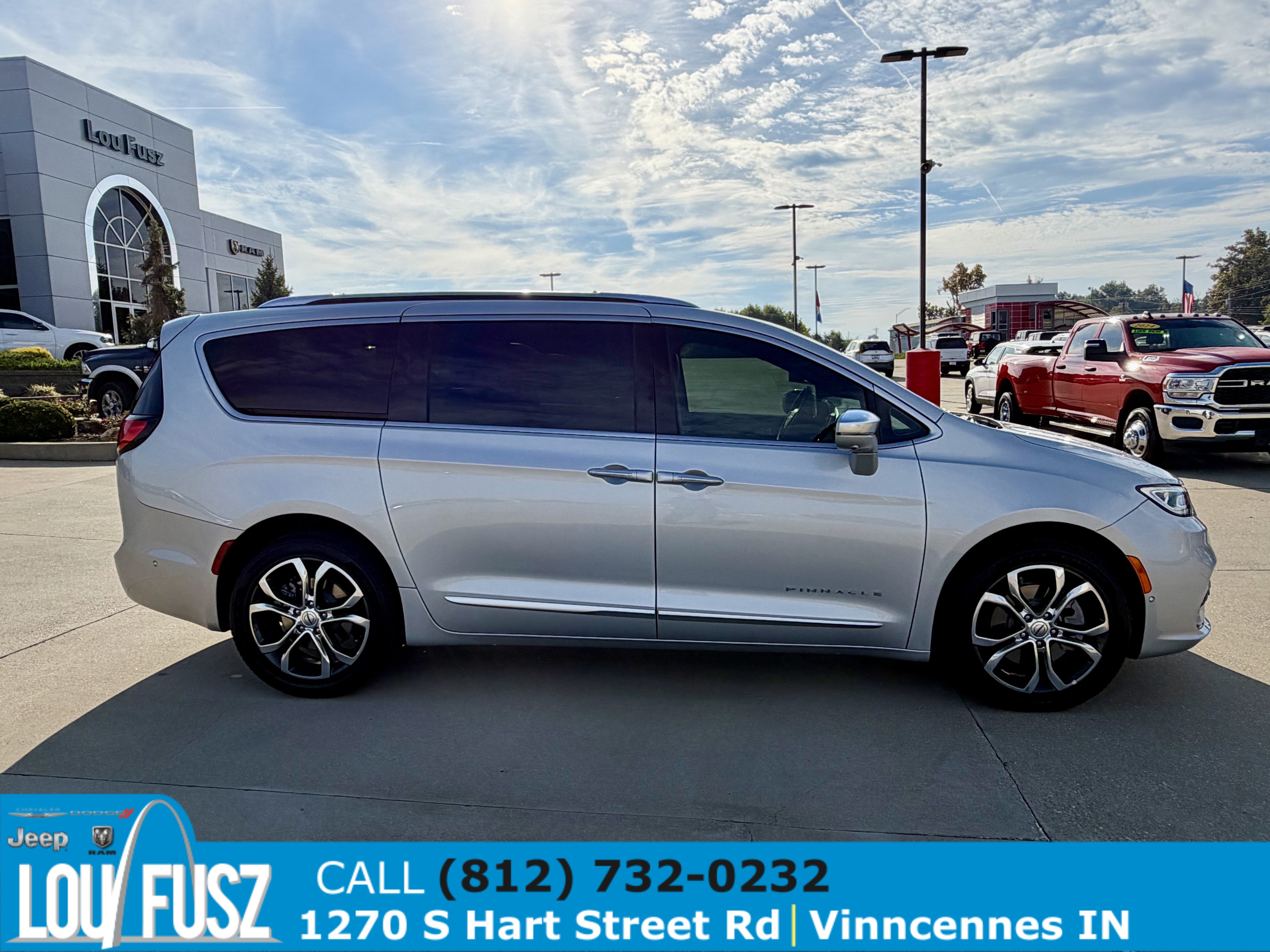 Used 2024 Chrysler Pacifica Pinnacle AWD/4WD image 8