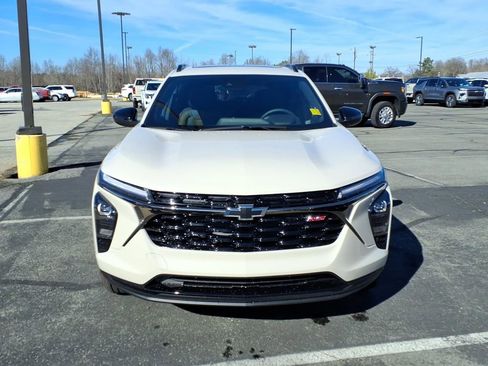 New 2026 Chevrolet Trax RS w/ Sunroof Package image 2