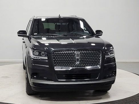 Used 2023 Lincoln Navigator Reserve AWD/4WD image 2