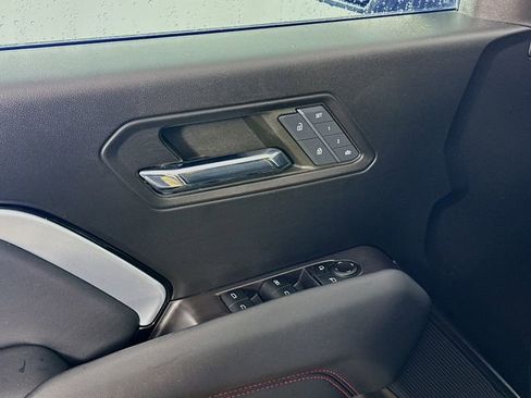 Used 2023 Chevrolet Colorado Z71 w/ Z71 Convenience Package 2 image 17