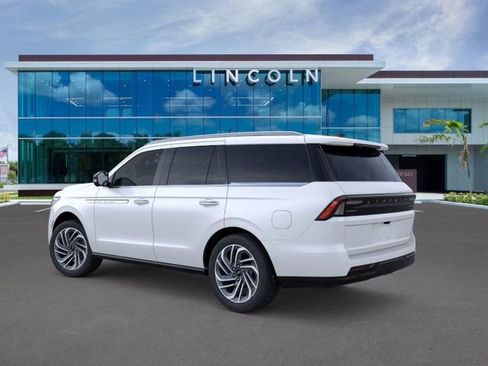 New 2025 Lincoln Navigator Reserve AWD/4WD image 4