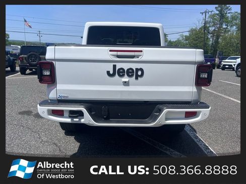 Used 2022 Jeep Gladiator Overland AWD/4WD image 4