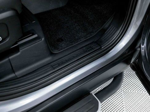 Used 2023 Land Rover Defender 130 SE image 53