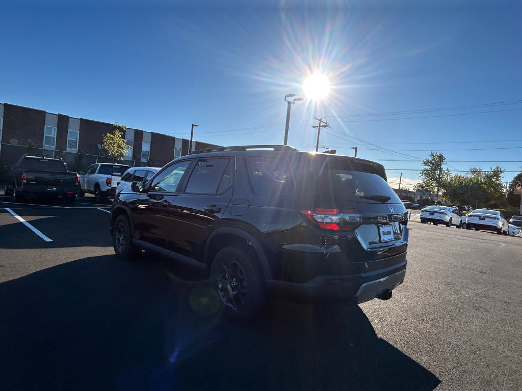 New 2026 Honda Pilot TrailSport image 3