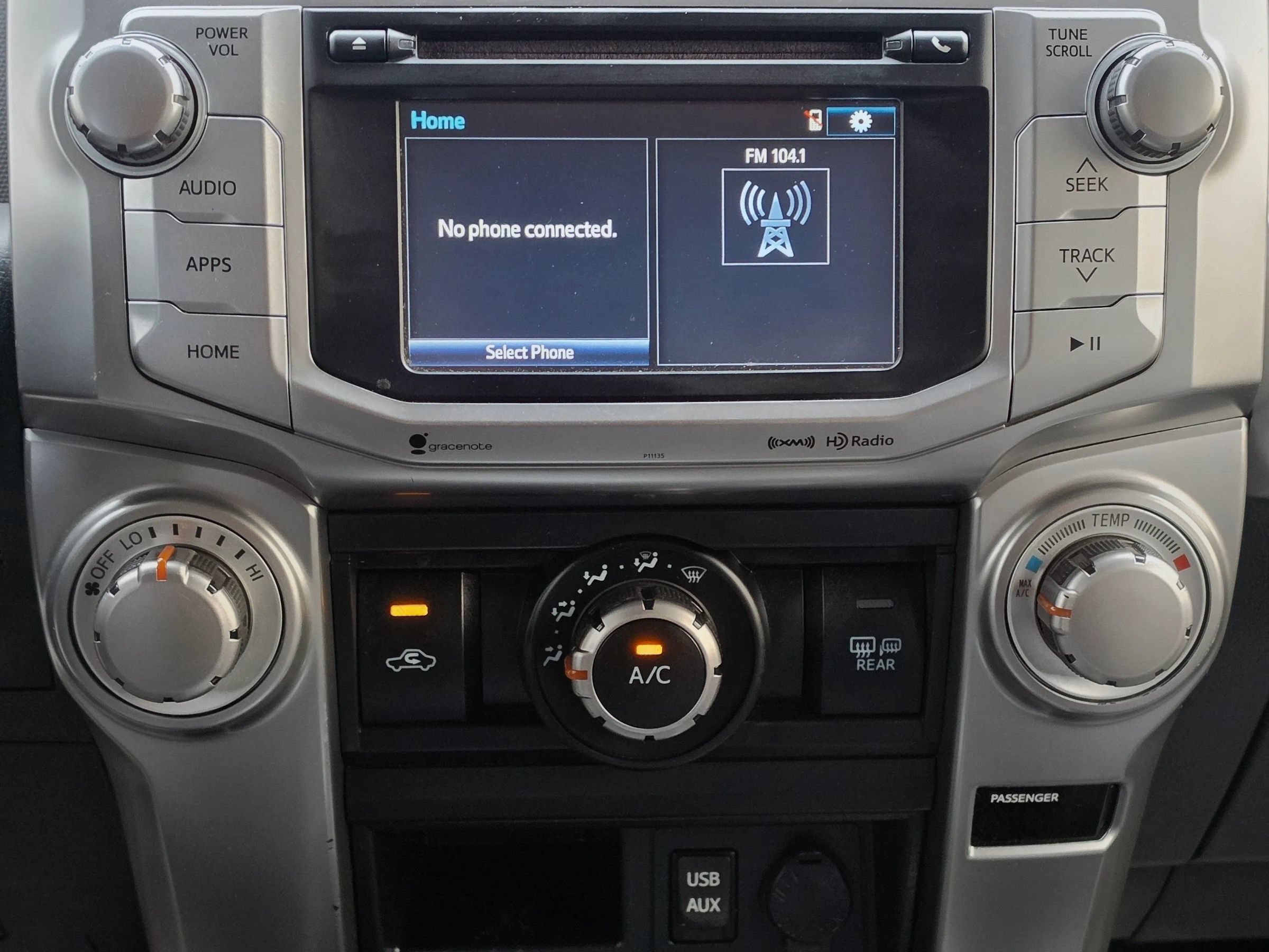 Used 2018 Toyota 4Runner SR5 AWD/4WD image 11