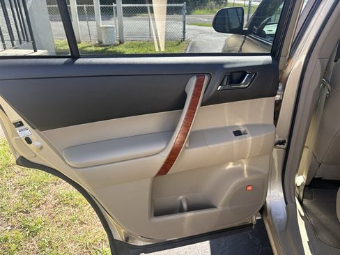 Used 2009 Toyota Highlander Limited FWD image 28