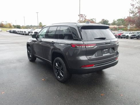 New 2025 Jeep Grand Cherokee Limited image 6