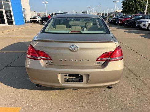 Used 2006 Toyota Avalon XLS FWD image 3