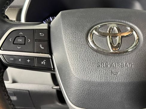 Used 2022 Toyota Highlander XLE FWD image 28