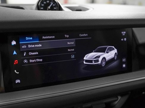 Certified 2025 Porsche Cayenne Coupe AWD/4WD image 23