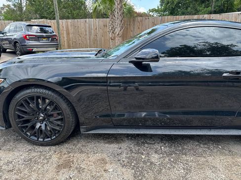 Used 2017 Ford Mustang GT Premium w/ GT Performance Package RWD image 13