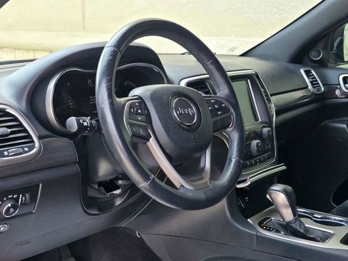 Used 2017 Jeep Grand Cherokee Altitude image 8