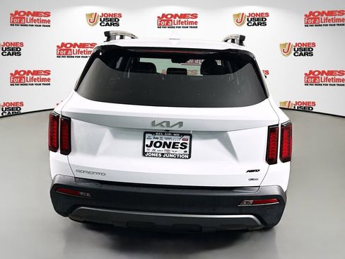 Used 2023 Kia Sorento S w/ Panoramic Sunroof Package image 18