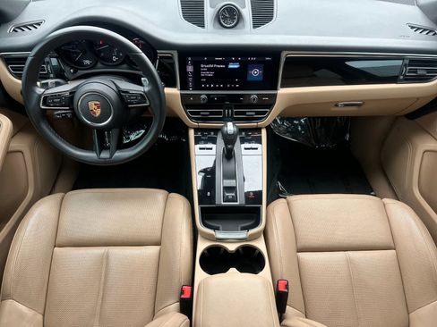 Certified 2024 Porsche Macan AWD/4WD image 6