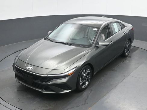 Used 2024 Hyundai Elantra Limited FWD image 35